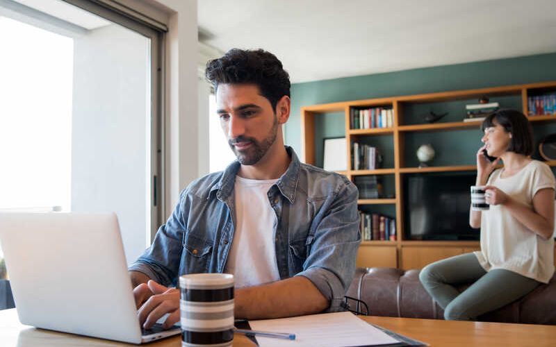 Locação de notebooks para home office: padrão, segurança e escala