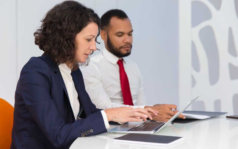 Por que empresas de software optam pelo aluguel de notebook?