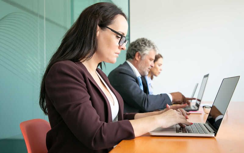 Locar notebook para educação corporativa: conheça os benefícios