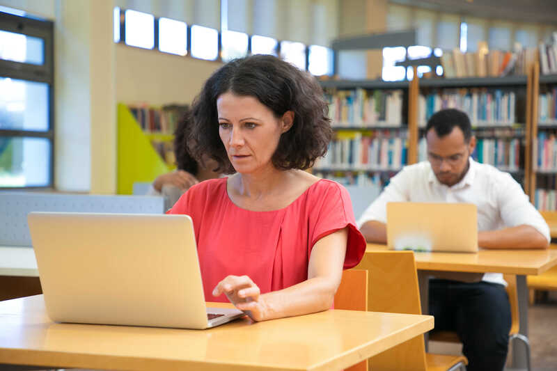 locar notebooks para educação