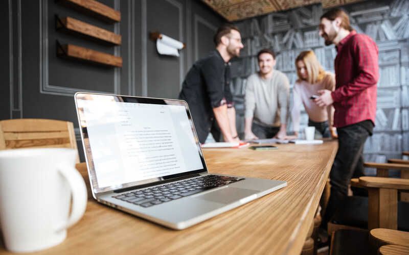 Locar notebooks ou ampliar o parque próprio? Como calcular o ponto de virada na sua empresa