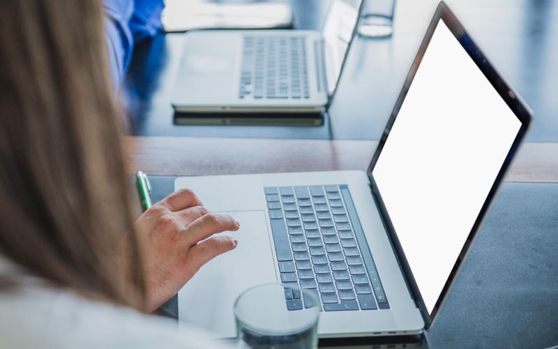 Aluguel de notebook para empresas: como funciona na prática